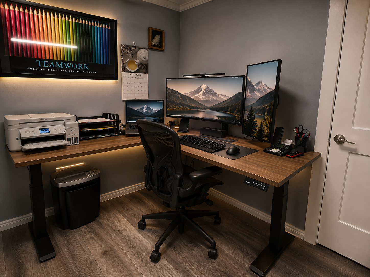 Axis Span ergonomic standing desk