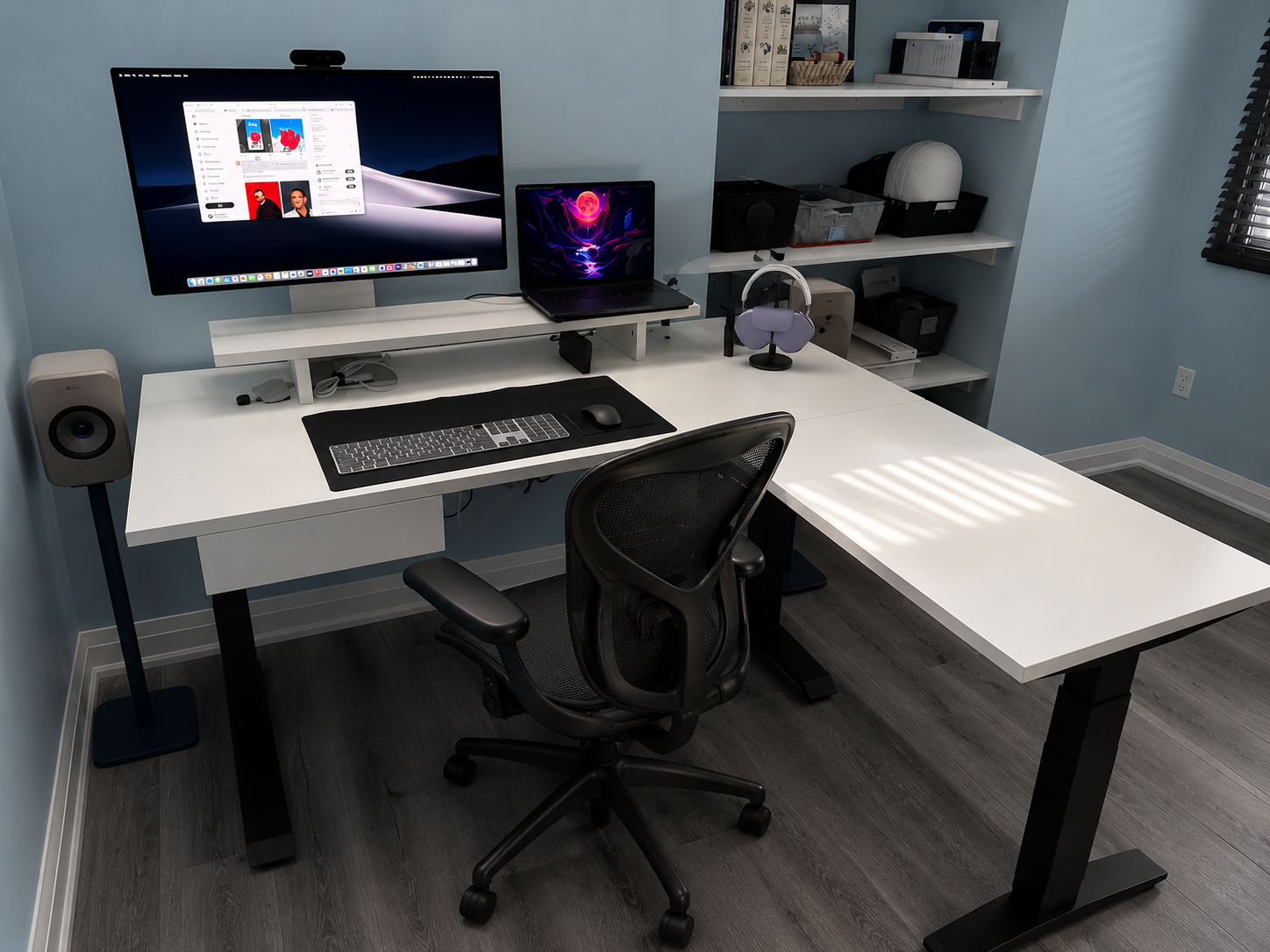 Axis Span ergonomic standing desk